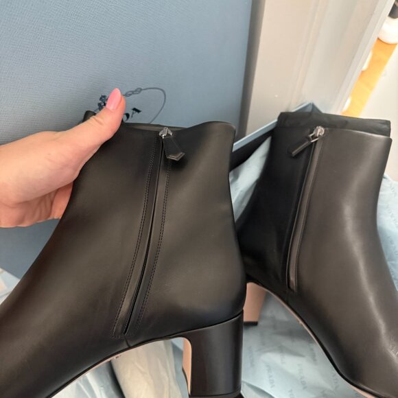 NWT Prada Ankle Boots Black Leather Block Heels Pointed Toe Zip Closure Sz 35 - Picture 6 of 10
